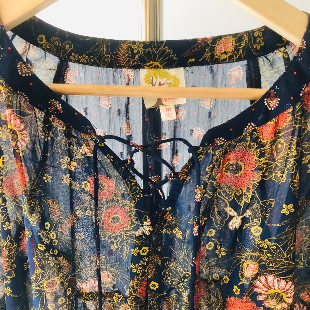 SOLD. Fig & Flower Blue Blouse Size Medium - Picture 2 of 6